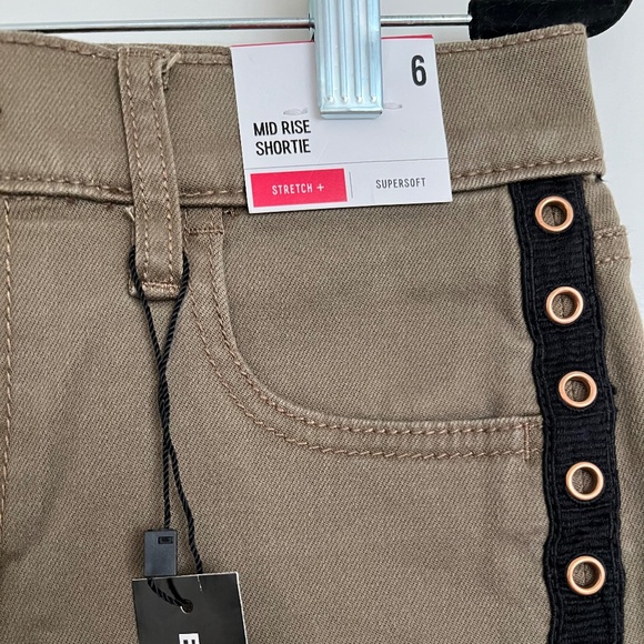 Mid-Rise Shortie Shorts - NWT - Picture 3 of 5